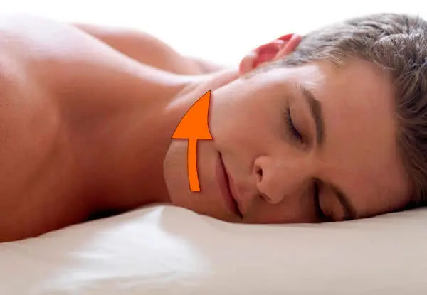 Man sover på magen och rätt sovställning